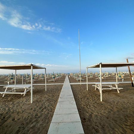 Hotel Neyra Beach Rimini Eksteriør bilde