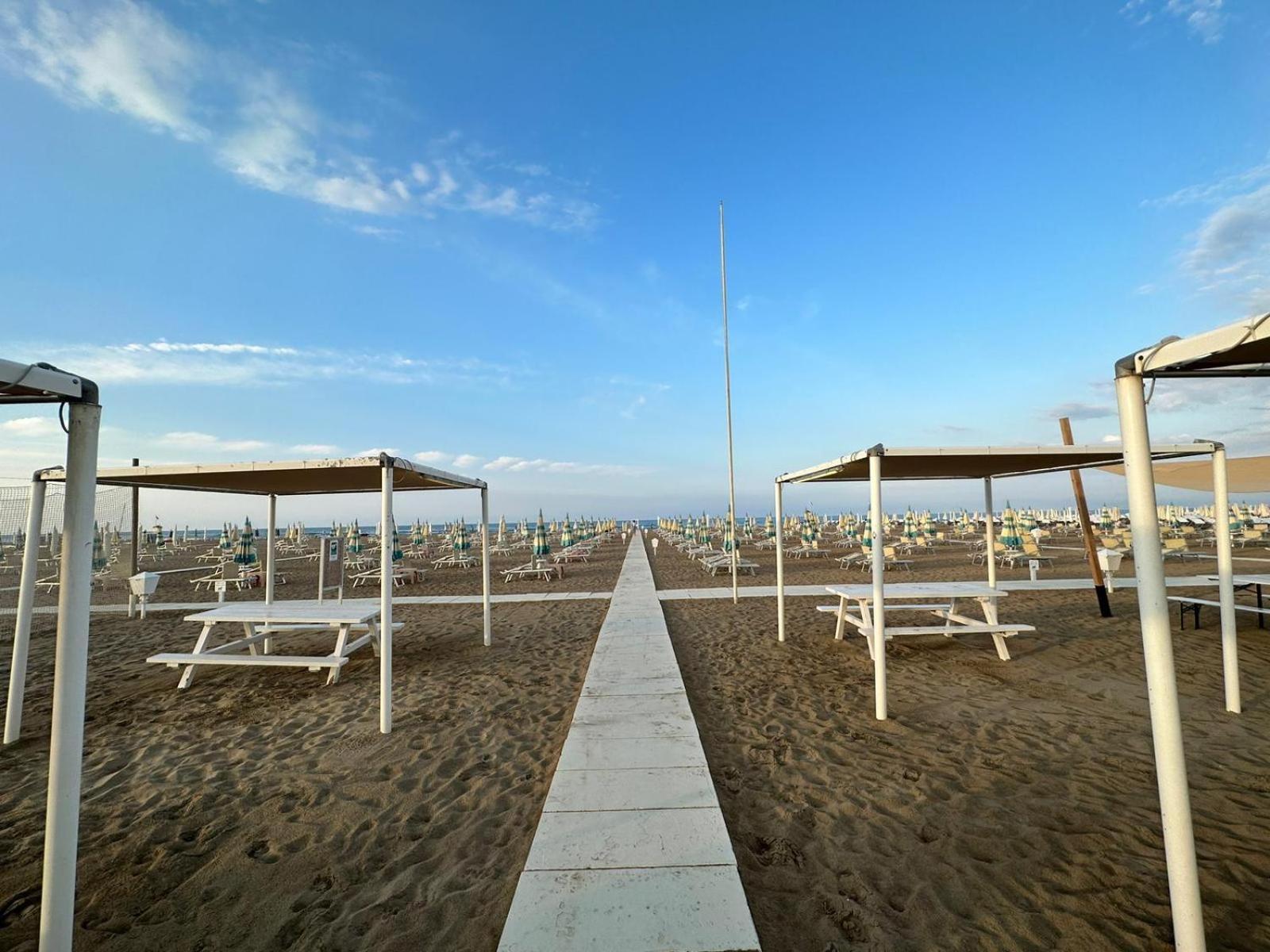 Hotel Neyra Beach Rimini Eksteriør bilde