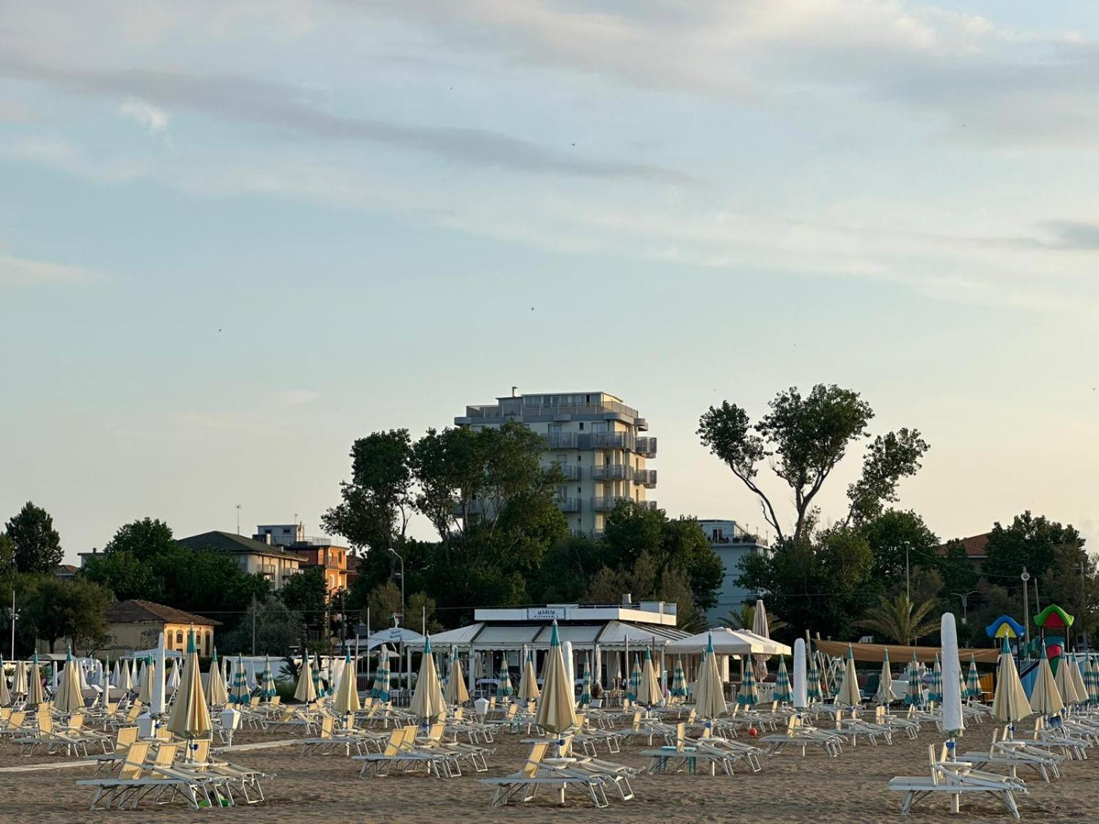 Hotel Neyra Beach Rimini Eksteriør bilde
